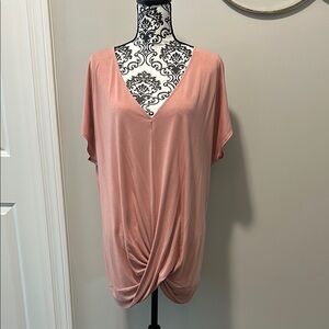 NWOT. Woman’s Twist Front Blouse in Mauve with Short Sleeves & Relaxed Fit